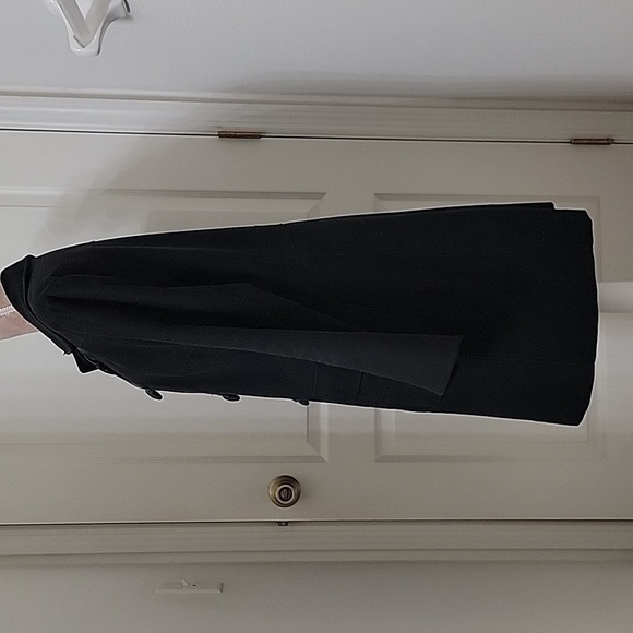 Gap, Size Unknown Black Toggle Closure Coat. Gently Used Condition - Picture 3 of 13